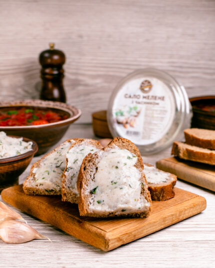 Lard blanc haché à l'ail et herbes aromatiques